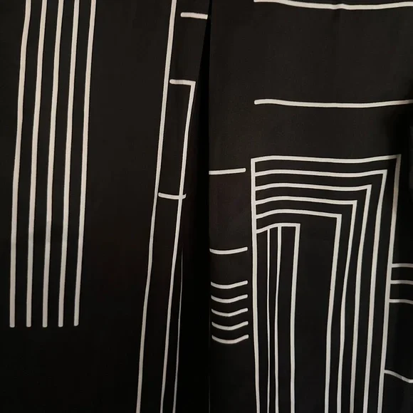 Nasty Gal Black and White Geometric satin Blouse - Picture 7 of 10